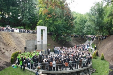 Памятник польским профессорам, расстрелянным в 1941, открыли во Львове