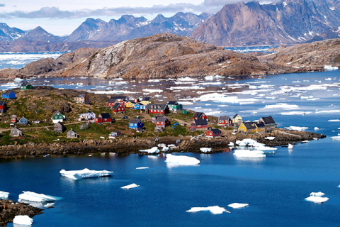 Засніжена Гренландія — найбільший острів у світі