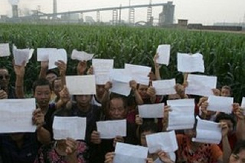 Более 100 жителей китайской деревни отравились свинцом из местного завода