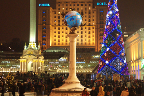 Новорічна ялинка засвітилася в центрі Києва. Фоторепортаж