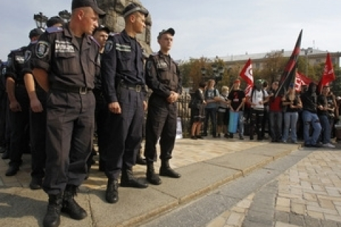 Протестующие против реформ Табачника завершили митинг на Крещатике