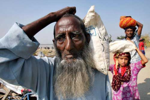 Бангладеш приходит в себя после циклона, унесшего свыше 3400 человеческих жизней (без комментариев)