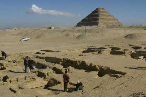1000 старинных гробниц и 17 пирамид обнаружены в Египте