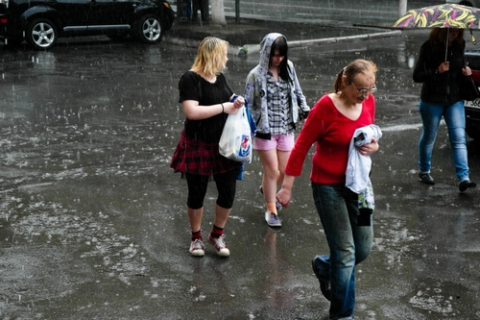 Вітер і дощ знеструмили 109 населених пунктів України