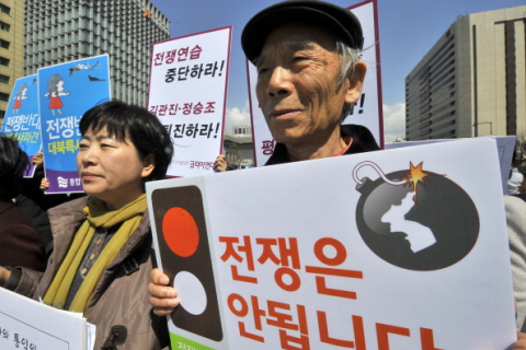 КНДР закликала іноземців покинути Південну Корею