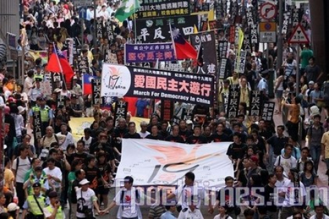 Жители Гонконга провели шествие в память о кровавых событиях «4 июня» 1989 года в Китае (фотообзор)