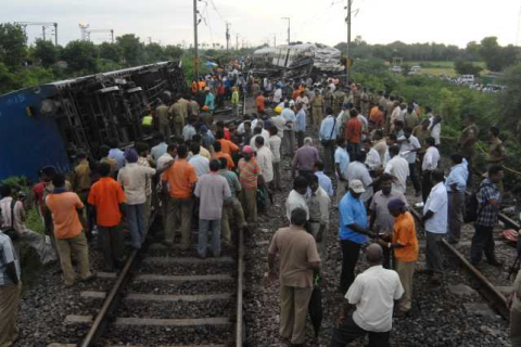 В Индии столкнулись два поезда
