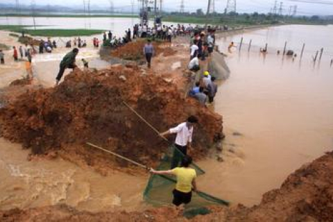 В Китае продолжаются наводнения. Погибло уже более 30 человек