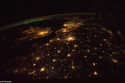 Вид на нічні міста з космосу