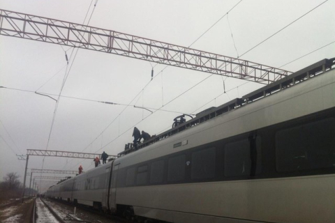 Вчора швидкісний Hyundai зламався за 40 км від Києва
