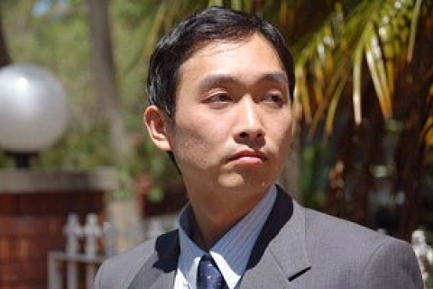 Китайський викладач, завербований в шпигуни, рятується втечею до Австралії в пошуках політичного притулку