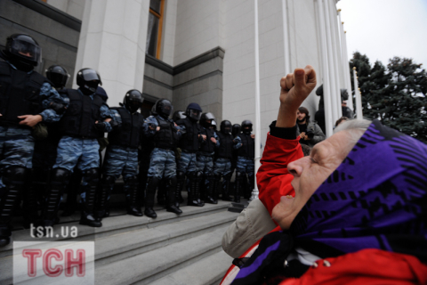 Біля Верховної Ради протестують партії опозиції