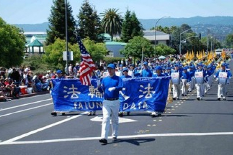 Святковий хід провели послідовники Фалуньгун у День Незалежності США