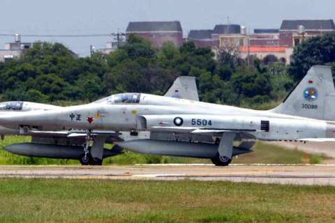 Обнаружены тела погибших в авиакатастрофе пилотов ВВС Тайваня
