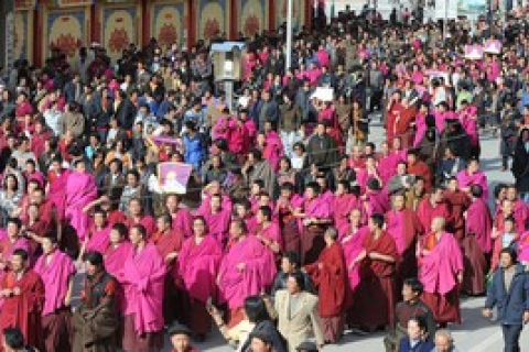 У Тибеті тривають акції протесту, армія застосовує вогнепальну зброю. Є вбиті і поранені