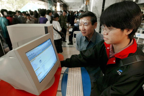 Китай подарував 700 школам України комп'ютери на суму $12,7 млн