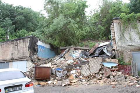 Масштабний зсув у Києві зніс відразу 12 гаражів