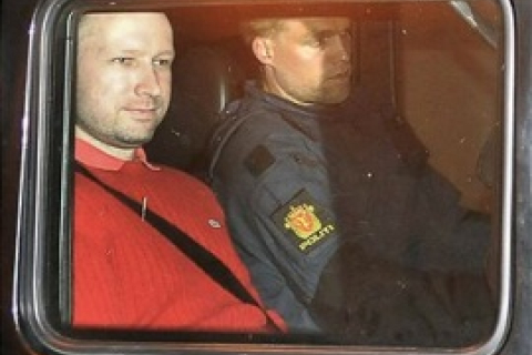 Медики признали норвежского террориста Брейвика невменяемым