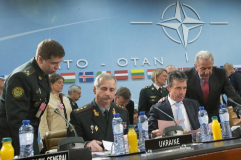 Міністри оборони НАТО схвалили АТО на Донбасі