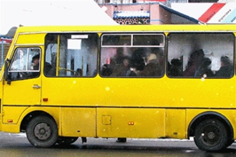 Влада Києва експериментує: скорочує маршрутні таксі