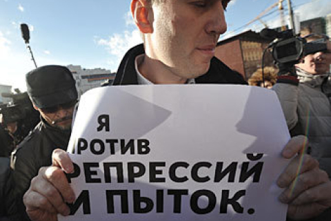 СК Москви завів кримінальну справу за плакат «Смерть узурпатору Путіну»
