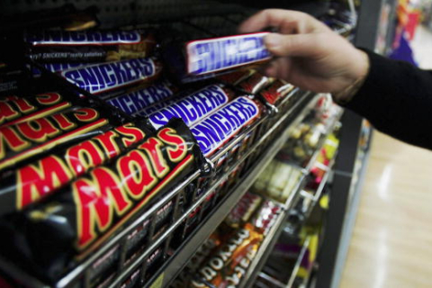 Производитель батончиков Snickers переходит на шоколадную диету