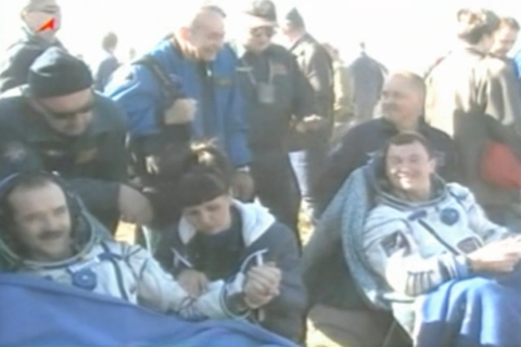 Космонавти повернулись на Землю після 4 місяців польоту
