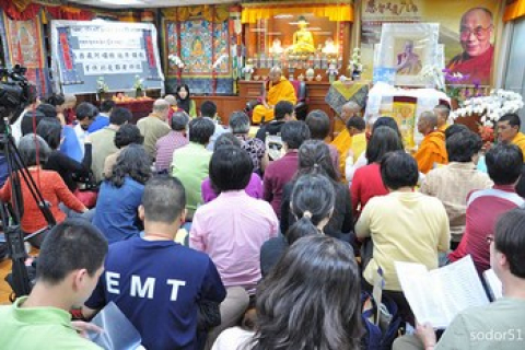 Тибетский монастырь в Китае всё ещё находится в полицейской осаде
