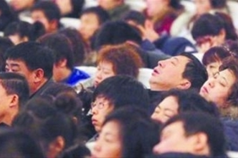 Даже фотовспышки не могли нарушить сон госслужащих на собрании в Китае