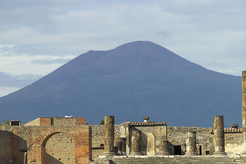 Помпеи: жизнь, застывшая под пеплом Везувия