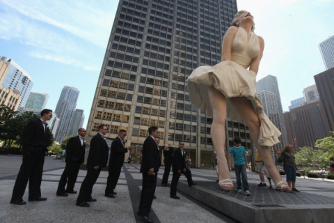 Скульптуру Мерилін Монро представили в Чикаго