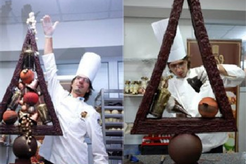 Кондитер із Закарпаття виготовив 20 кілограмову шоколадну ялинку