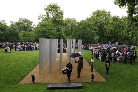 Фотоогляд: меморіал жертвам терористичного нападу відкрито у Лондоні