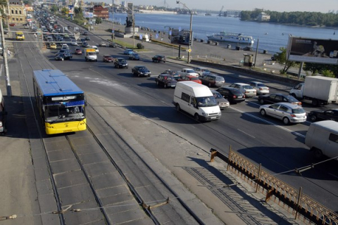 На ремонт українських доріг потрібно півтрильйона гривень — Азаров