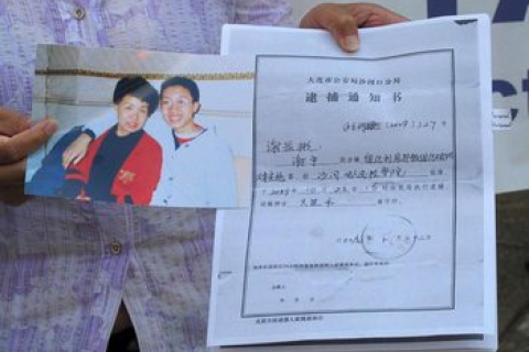 У Китаї працівник автокомпанії потрапив у в'язницю за спілкування в Інтернеті