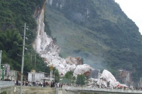 Фотообзор: Горный обвал в провинции Гуанси унёс жизни более 10 человек