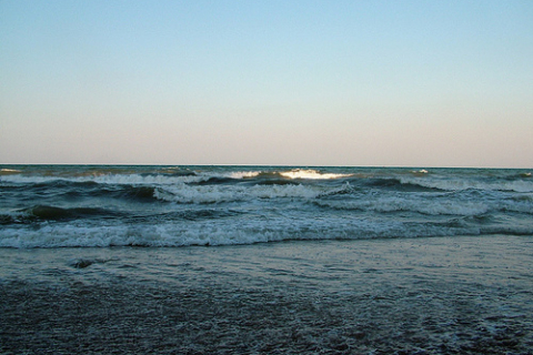 На крымском пляже взорвался снаряд: есть жертвы