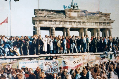 Німеччина відзначає 23-тю річницю падіння Берлінської стіни