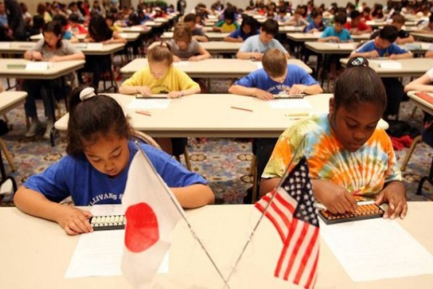 Японские и американские школы используют счеты для конкурса