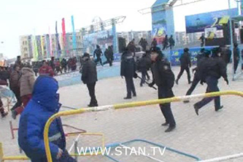 На западе Казахстана вспыхнули массовые беспорядки