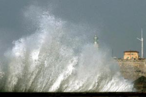 Ученые наблюдали самые огромные океанические волны