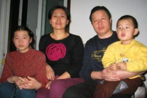 Жена известного китайского адвоката Гао Чжишеня с детьми благополучно прибыла в США