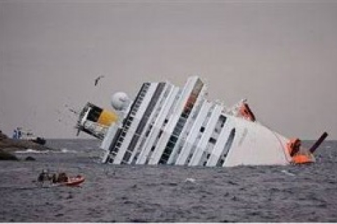 На лайнере Costa Concordia найдены тела еще восьми погибших