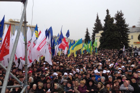 Опозиція зібрала на мітинг у Луцьку тисячі людей