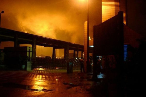 На найбільшому в Китаї етиленовому заводі компанії Sinopec стався вибух і пожежа (фотоогляд)
