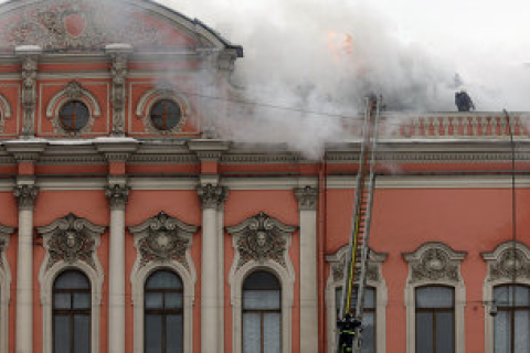 В Петербурге горит дворец Белосельских-Белозерских