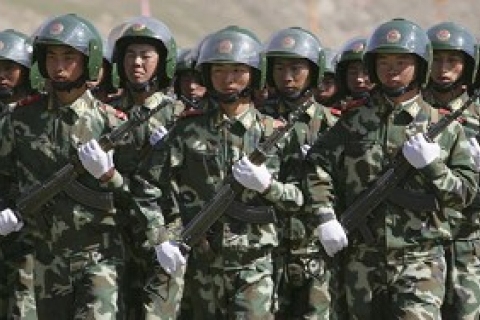 Пекин подвергается критике за наращивание военной силы