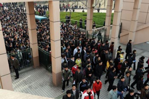 Китай: конкуренция на должность госслужащих более 400 человек на 1 место