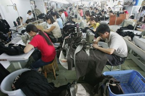 Из-за кризиса китайские швейные фабрики сбывают товар дешевле себестоимости