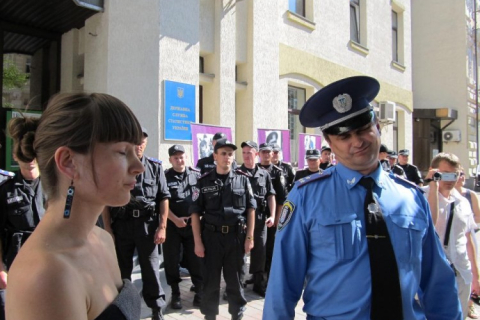 Як в Україні згорнули правозахисну акцію